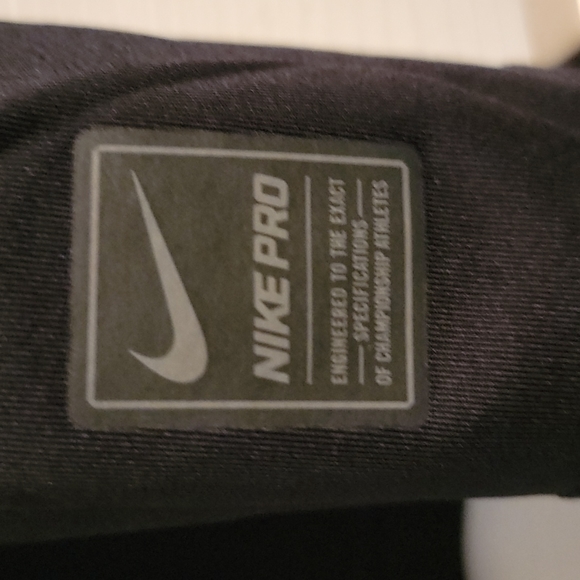 Black nike pro dry fit t shirt 👕 - Picture 3 of 3